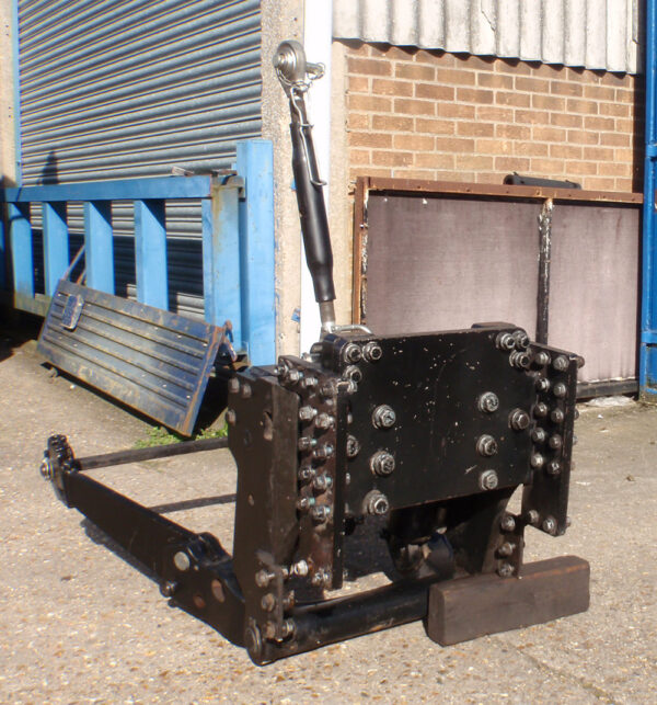 Zuiburg Front Linkage c/w mounting point - Image 3