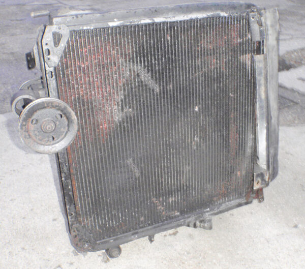Unimog Radiator c/w Fan Idler pulley - Image 3